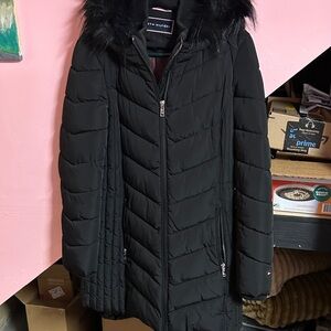 Tommy Hilfiger Women's Black Hooded Puffer Jacket